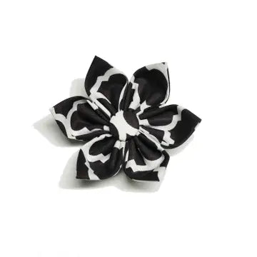 Black Quatrefoil Dog Collar Flower